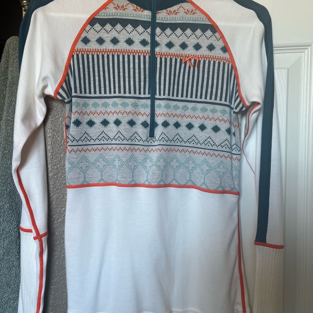 White and Blue Patterned Long Sleeve Top